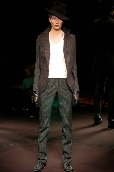 Look 3